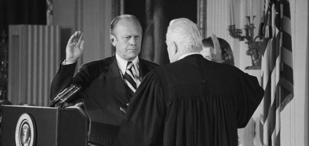 Image of Chief Justice Warren Burger swears in Gerald R. Ford as the 38th president in 1974. Chief Justice Warren Burger swears in Gerald R. Ford as the 38th president, August 9, 1974