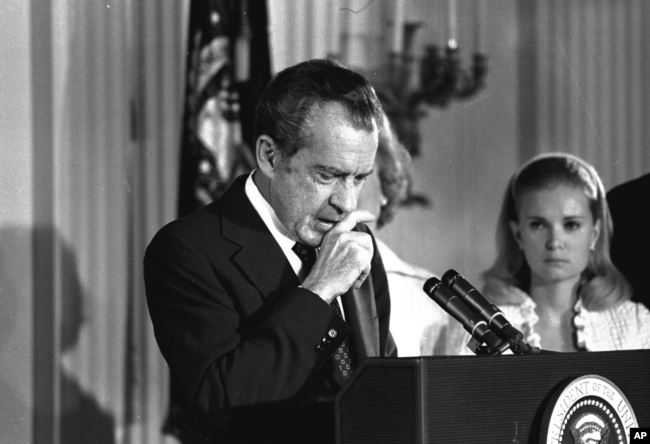 Image of President Richard Nixon resigns