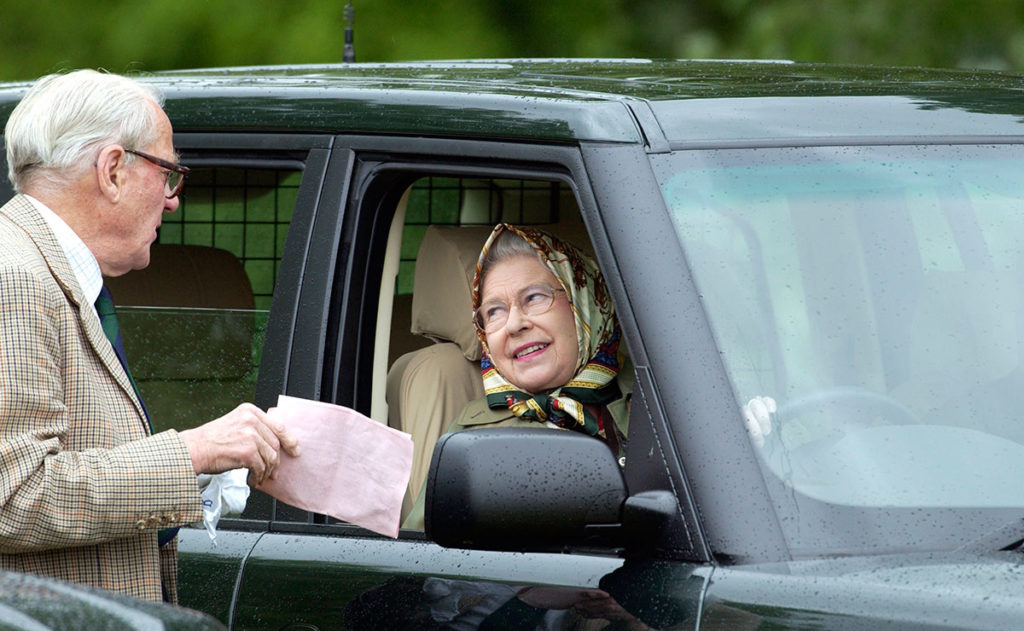 queen-elizabeth-driving-licence